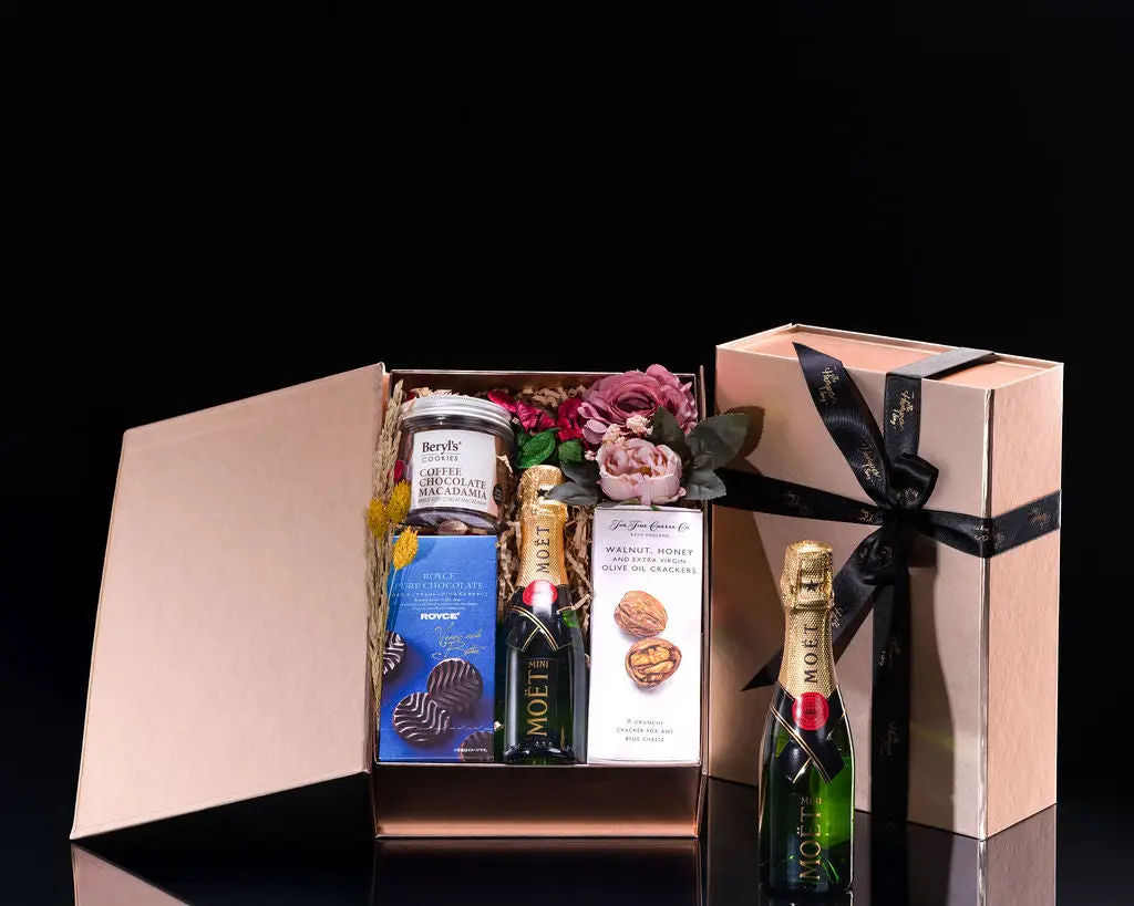 Moet Moet - Image 2